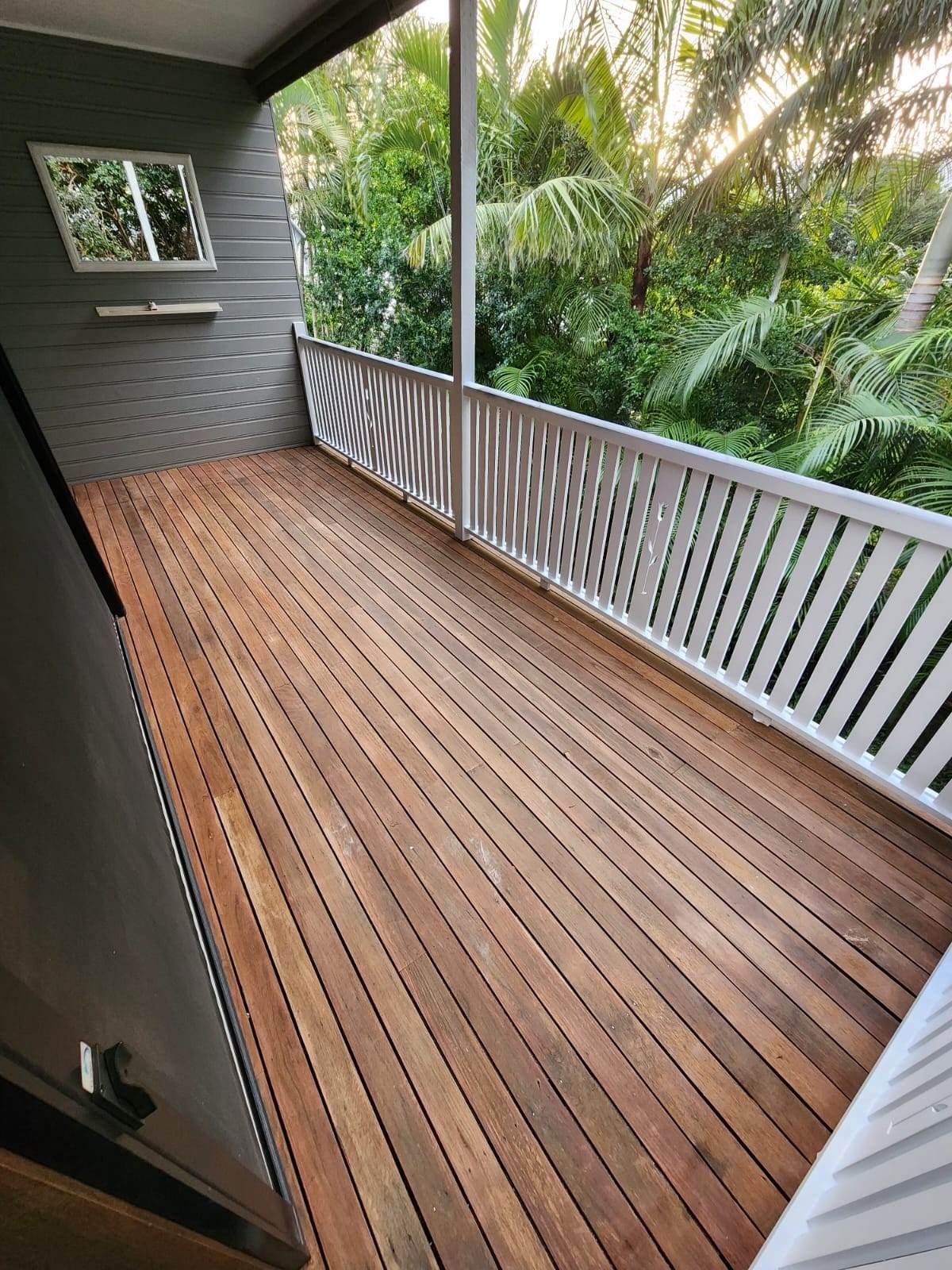Timber verandah deck with white balustrade